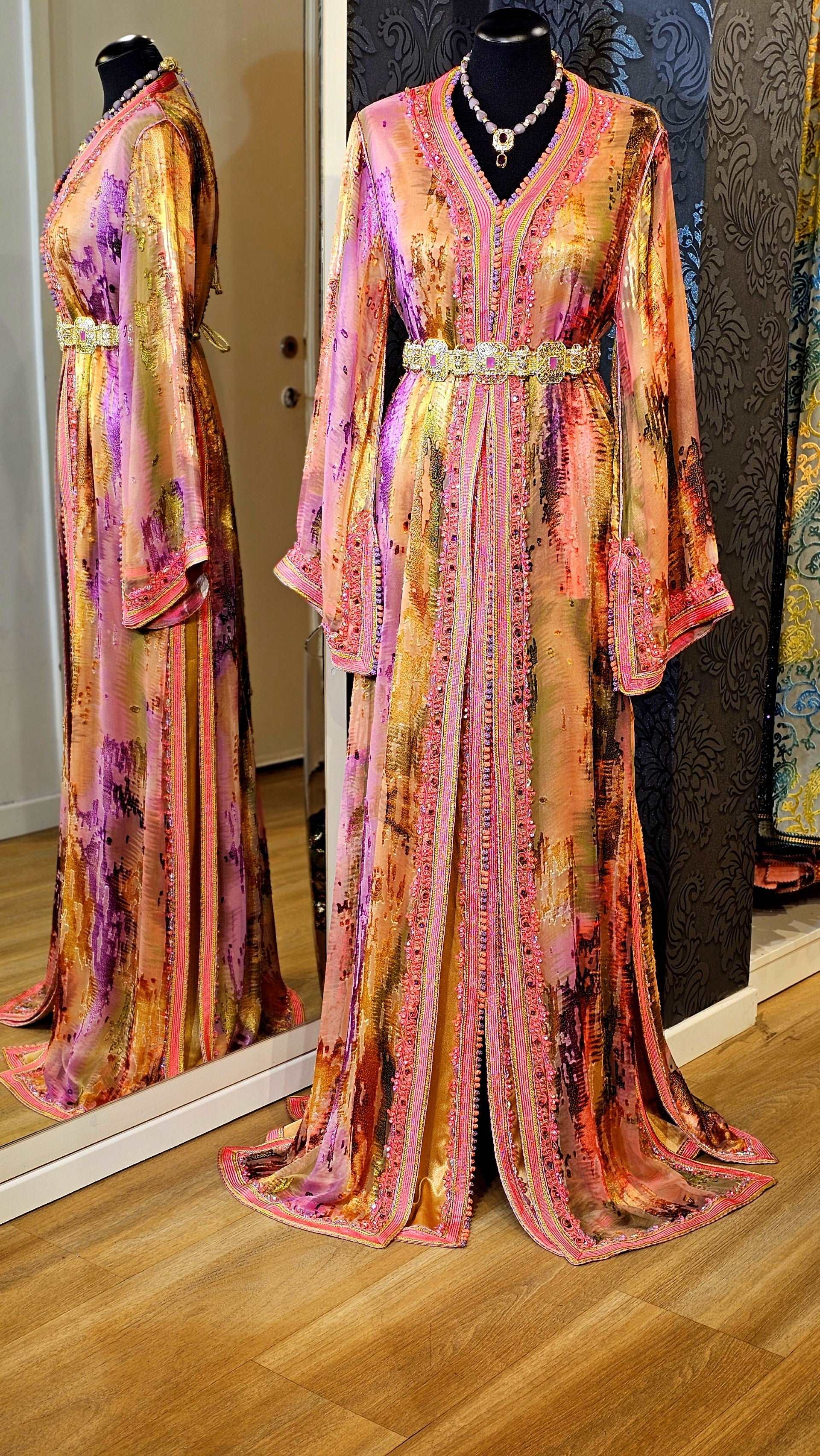 Takchita marocaine pour femme multicouleurs idéale pour les mariage etc