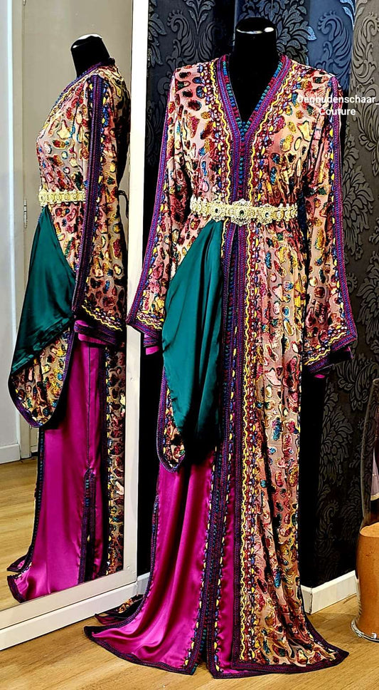 Takchita  marocaine aux multiples couleurs avec du mauves et d'autres couleurs pour femmes